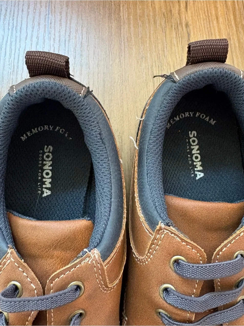 Sonoma Boys  Casual Brown FauxLeather Faux Lace-Up Shoes. Size 4 INV25/577